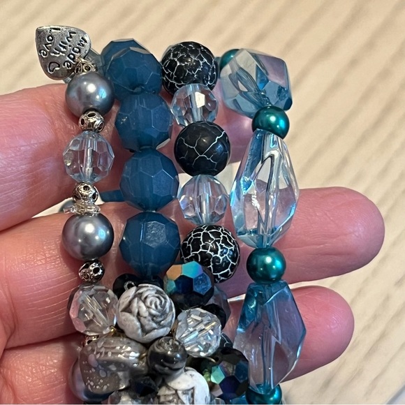 Blue beaded bracelet handmade stretchy stackable - Picture 5 of 6